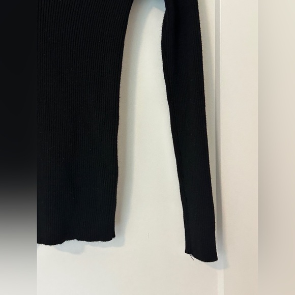 Long sleeve black v neck - Picture 6 of 8